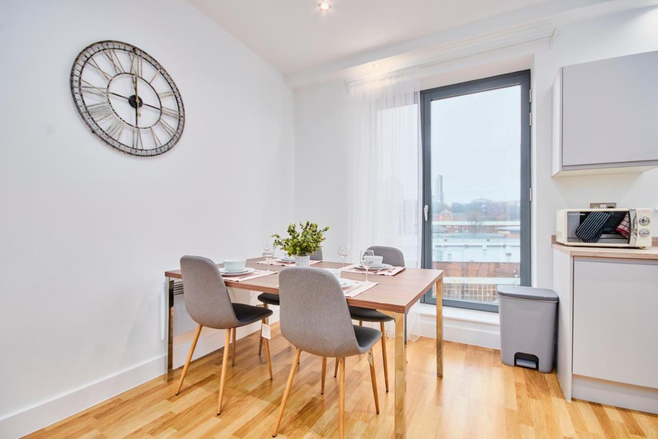 Large Duplex Penthouse - Parking Appartement Leeds  Buitenkant foto