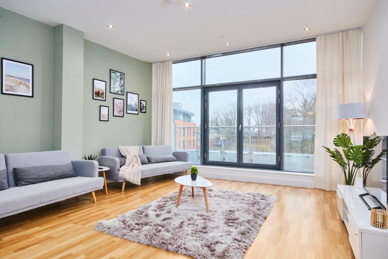 Large Duplex Penthouse - Parking Appartement Leeds  Buitenkant foto
